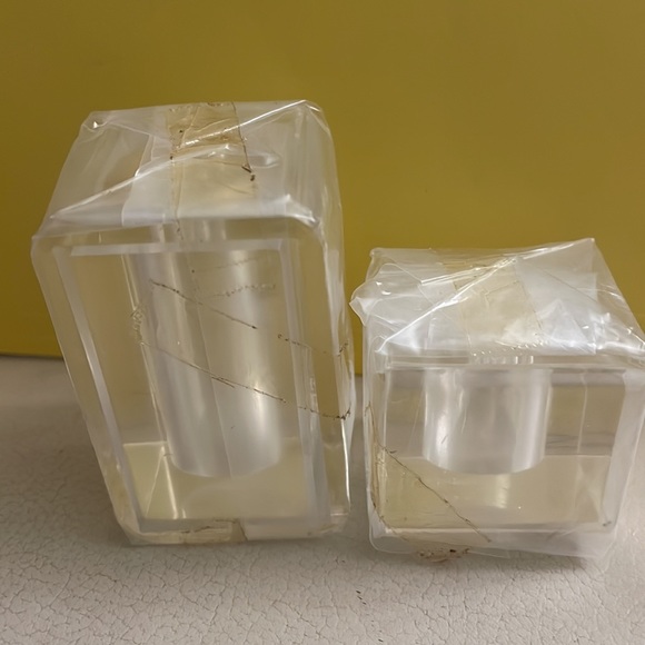 NWOT:  TWO’S COMPNY Salt & Pepper set - Picture 2 of 10